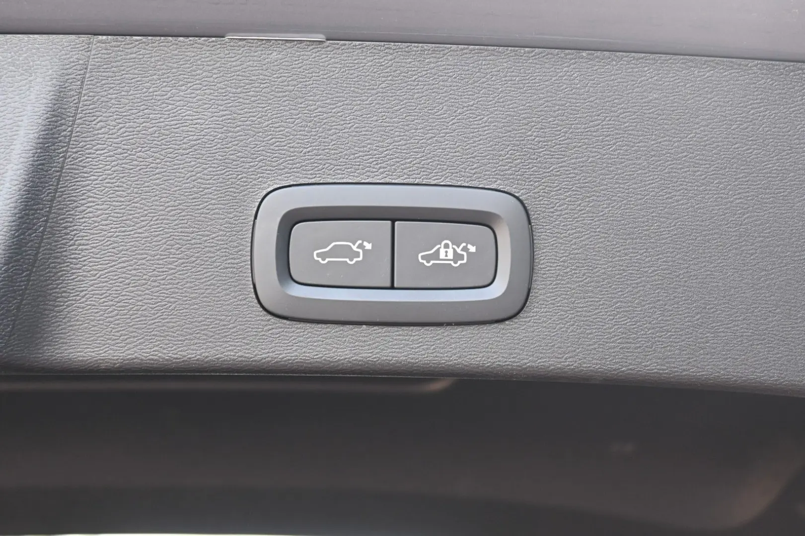 XC40 T5 Recharge Plug-In Hybrid Plus Bright