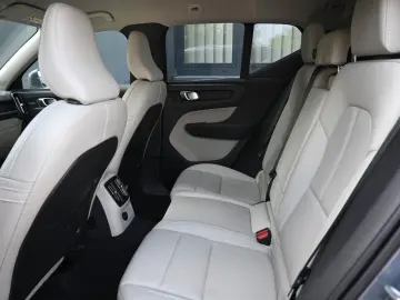 XC40 T5 Recharge Plug-In Hybrid Plus Bright