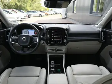XC40 T5 Recharge Plug-In Hybrid Plus Bright