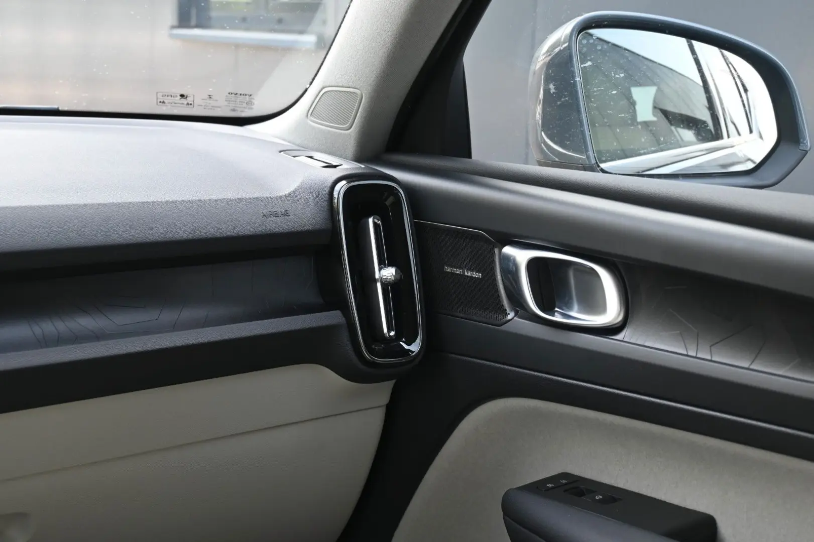 XC40 T5 Recharge Plug-In Hybrid Plus Bright