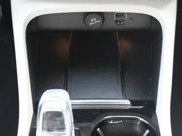 XC40 T5 Recharge Plug-In Hybrid Plus Bright