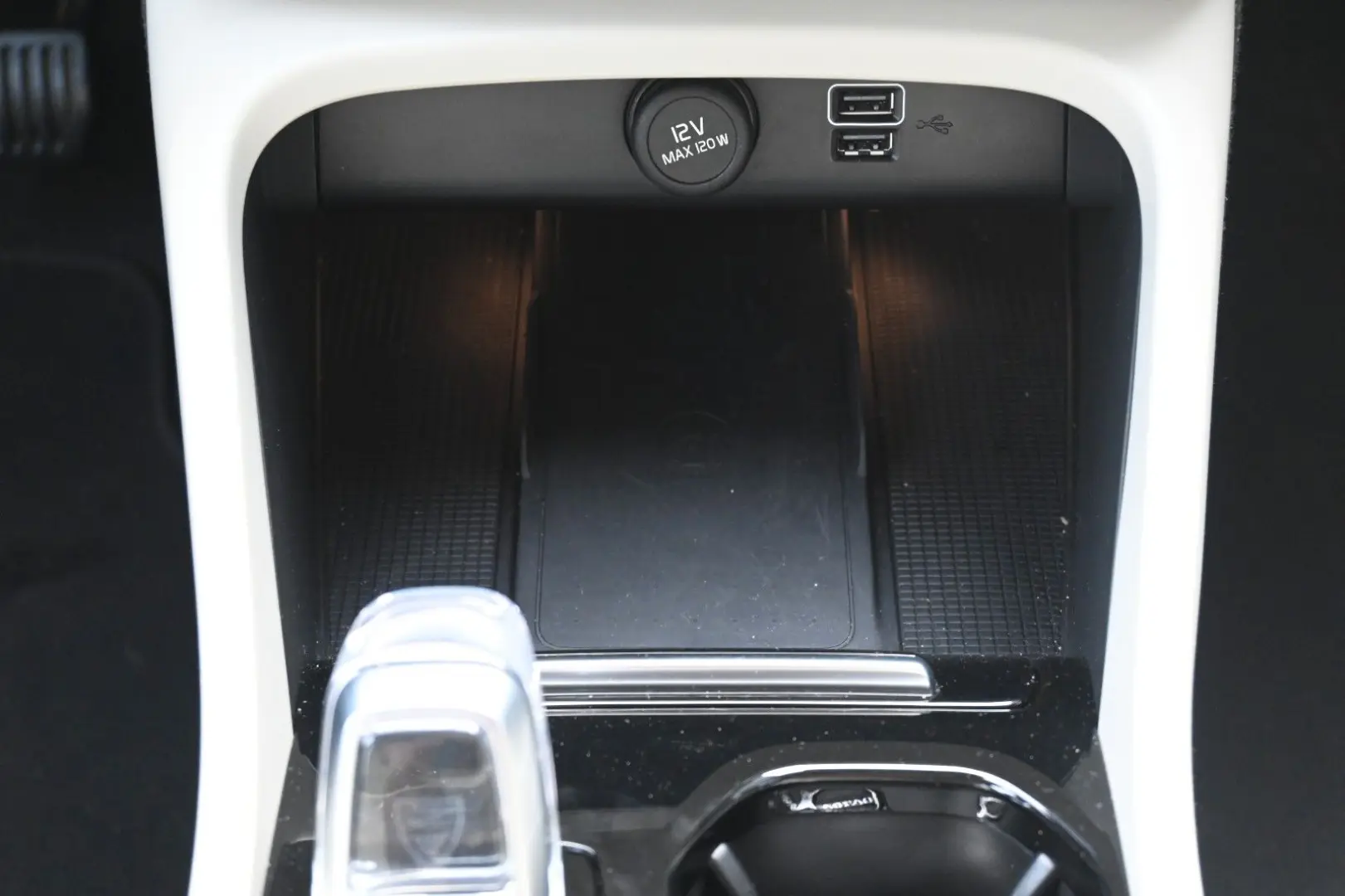 XC40 T5 Recharge Plug-In Hybrid Plus Bright