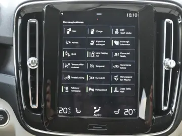 XC40 T5 Recharge Plug-In Hybrid Plus Bright