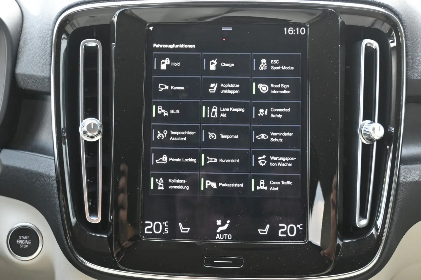 XC40 T5 Recharge Plug-In Hybrid Plus Bright