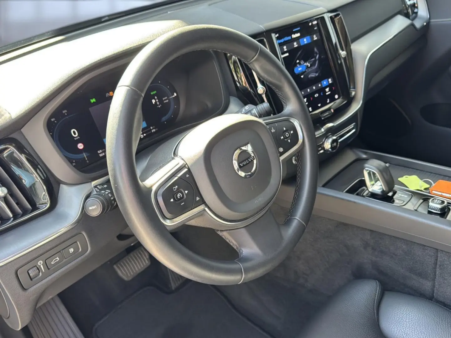 XC 60 Inscription Expression Recharge Plug-In
