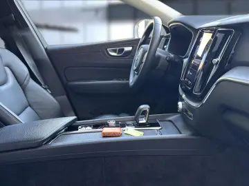 XC 60 Inscription Expression Recharge Plug-In