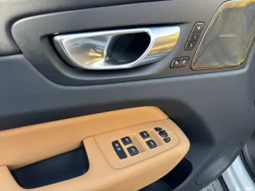 XC60 B4 Plus-Dark Aut Glasd Nappaleder Braun RC2