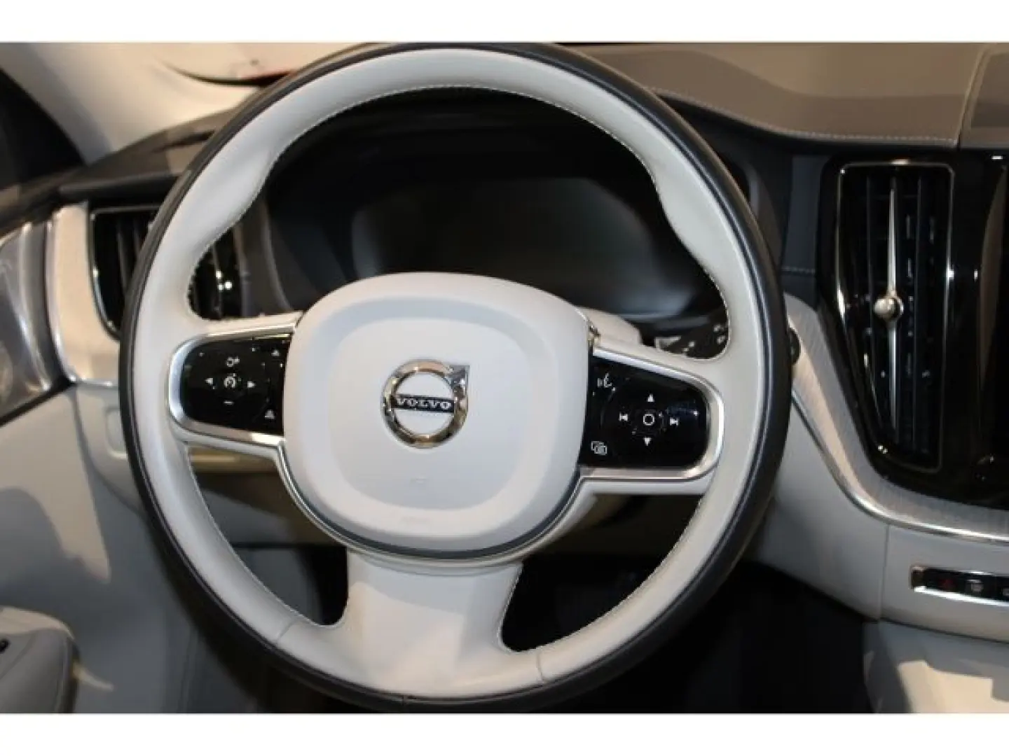XC60 T8 Recharge Inscription AWD AHK Standheizun