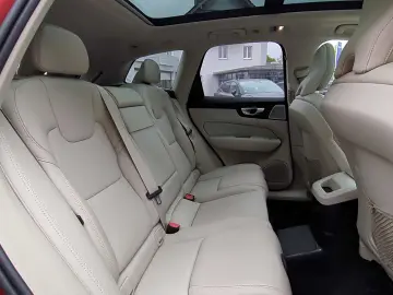 XC60 Inscription Recharge Plug-In Hybrid AWD T8 