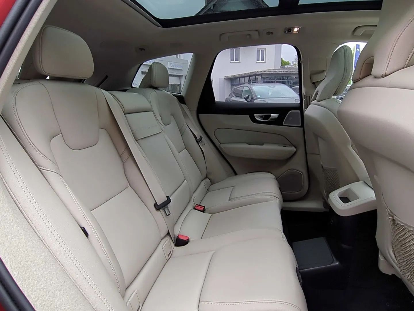 XC60 Inscription Recharge Plug-In Hybrid AWD T8 