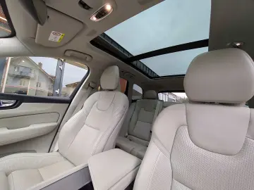 XC60 Inscription Recharge Plug-In Hybrid AWD T8 