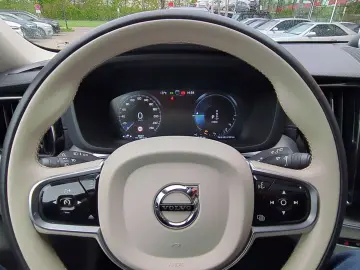 XC60 Inscription Recharge Plug-In Hybrid AWD T8 