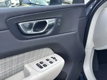 XC 60 Inscription Expression Recharge Plug-In