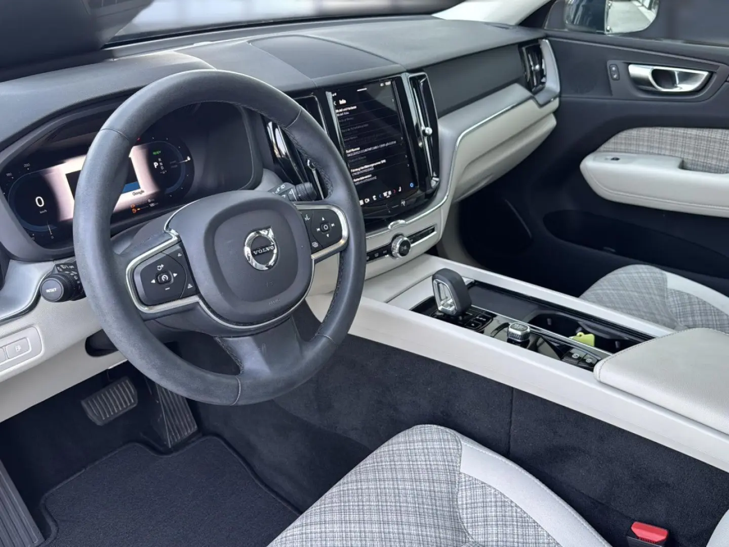 XC 60 Inscription Expression Recharge Plug-In