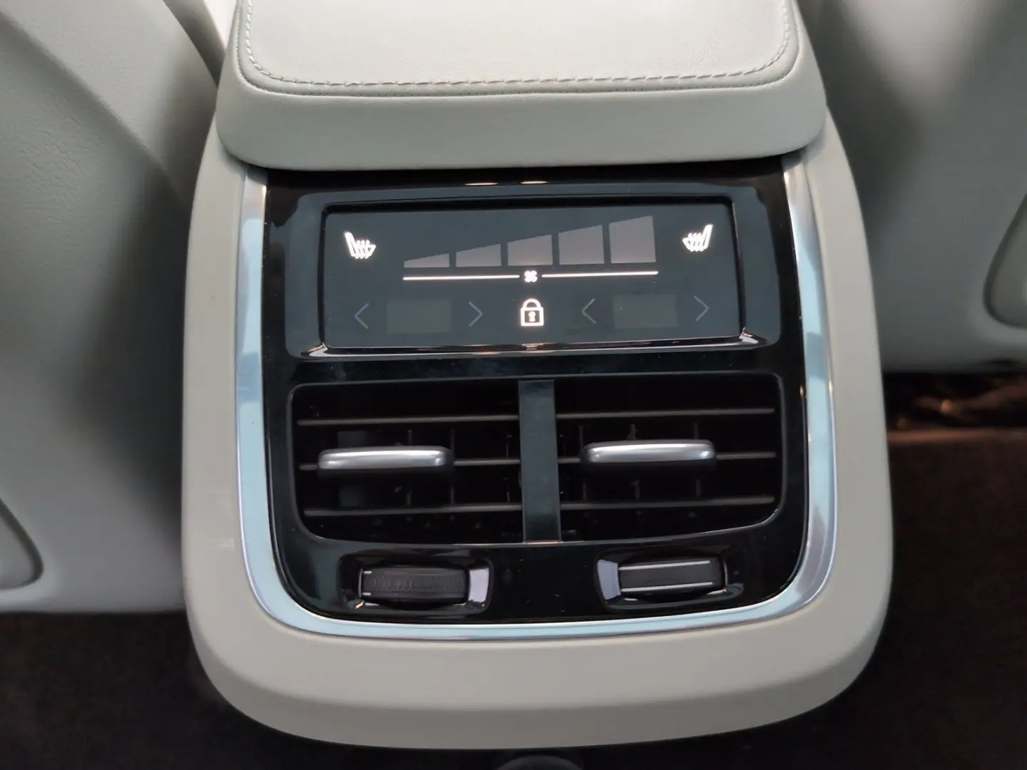 XC90+T8+Recharge+AWD+GT+Ultimate+Bright+7 Sitze.