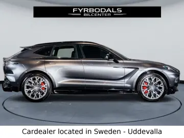 DBX 4.0 V8 707 hp AWD Magnetic Silver