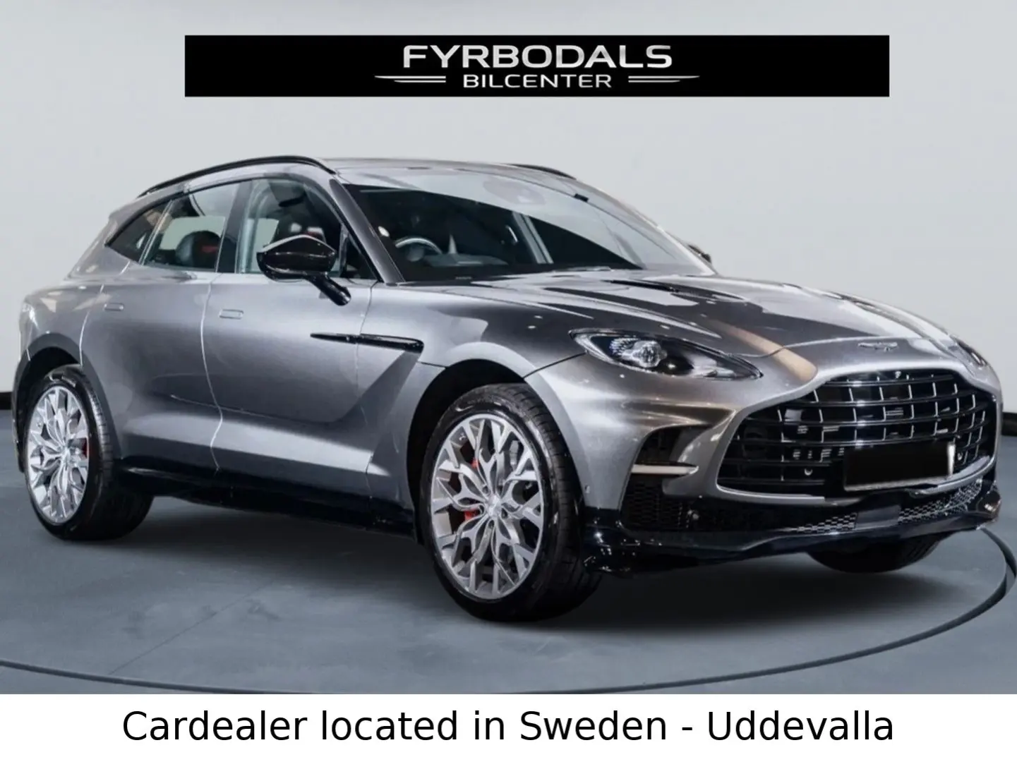 DBX 4.0 V8 707 hp AWD Magnetic Silver