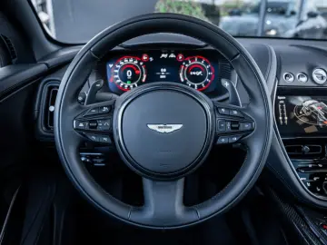 Aston Martin DBX 4.0 V8 707 - Panorama