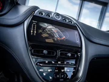 Aston Martin DBX 4.0 V8 707 - Panorama