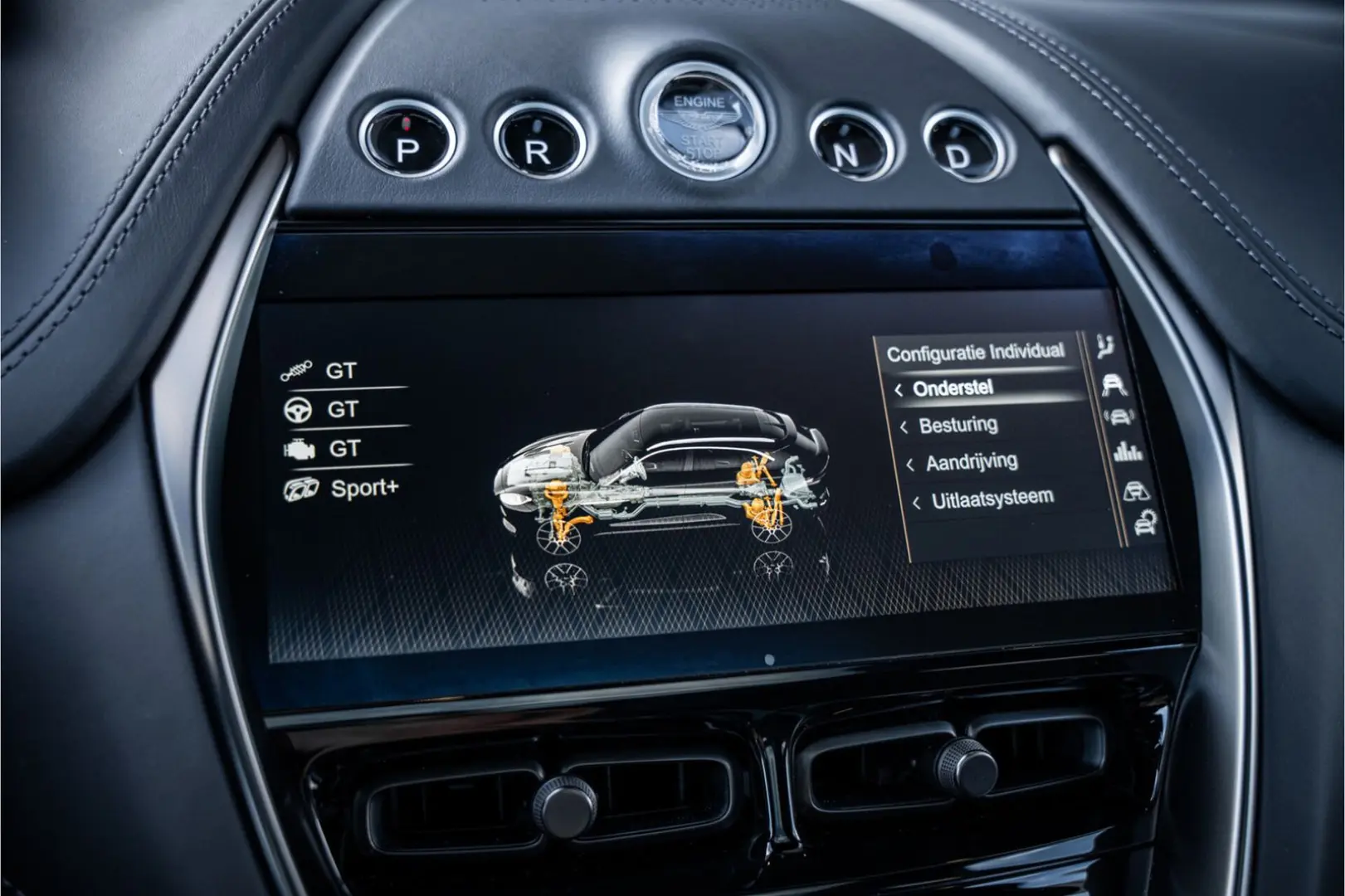 Aston Martin DBX 4.0 V8 707 - Panorama