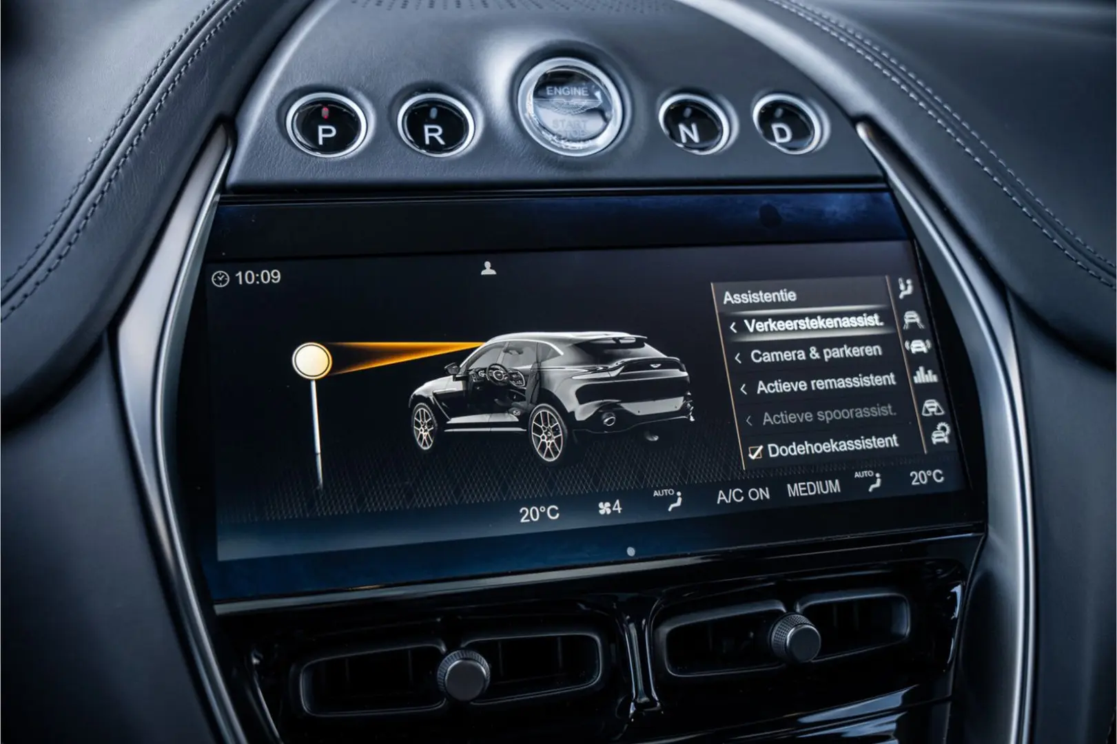 Aston Martin DBX 4.0 V8 707 - Panorama