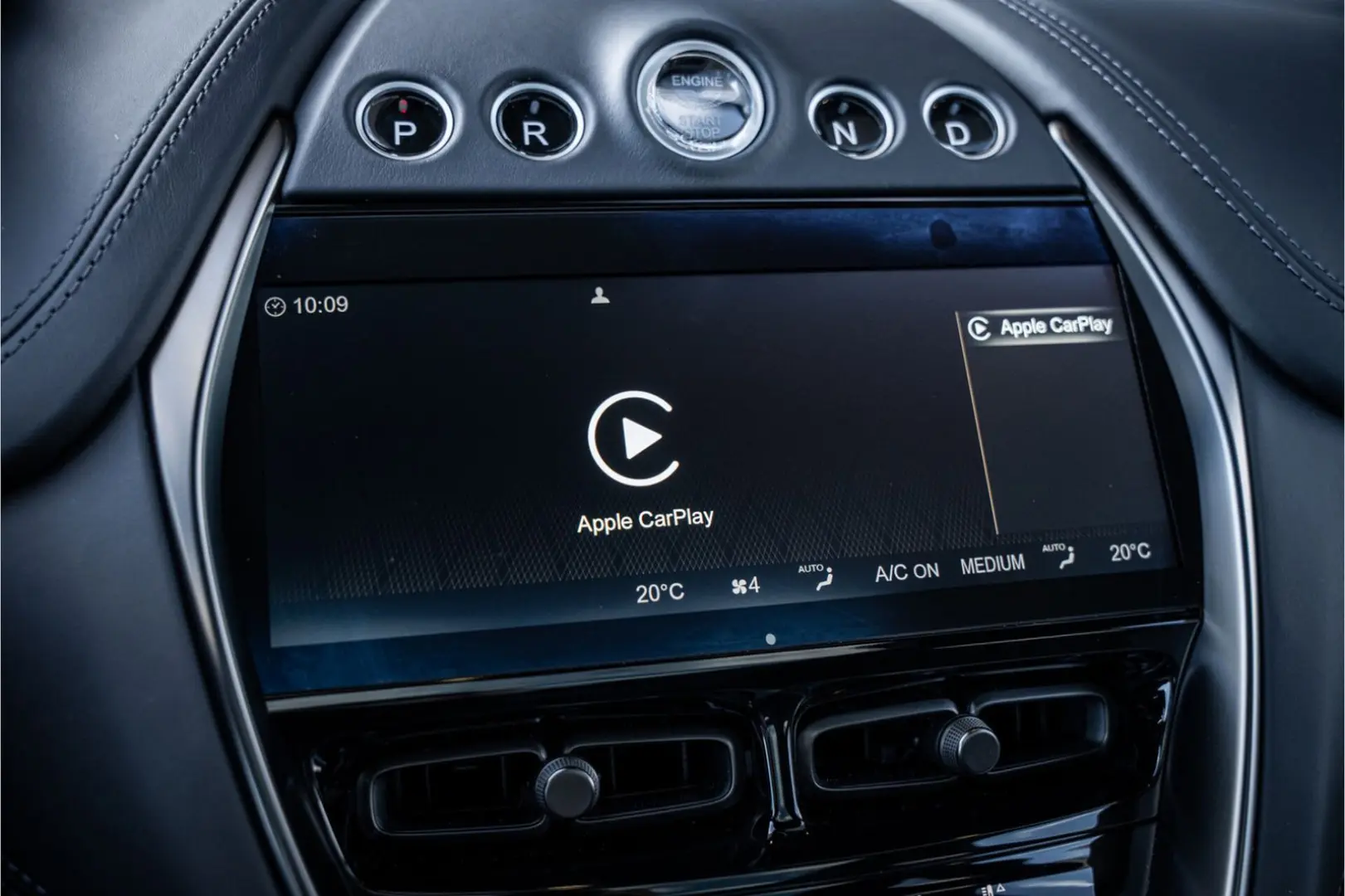 Aston Martin DBX 4.0 V8 707 - Panorama