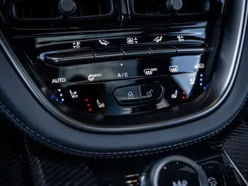 Aston Martin DBX 4.0 V8 707 - Panorama