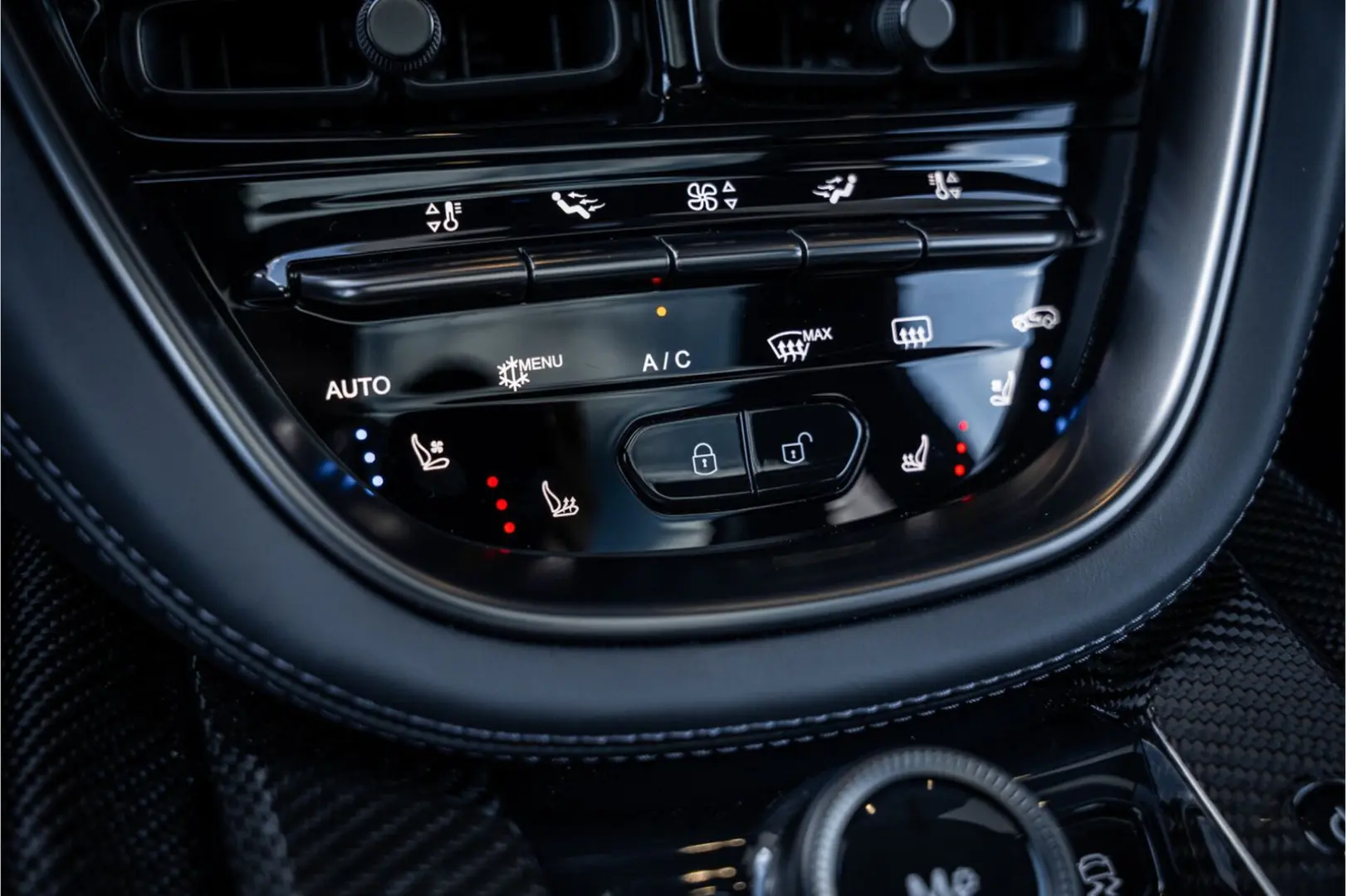 Aston Martin DBX 4.0 V8 707 - Panorama