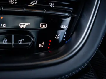 Aston Martin DBX 4.0 V8 707 - Panorama