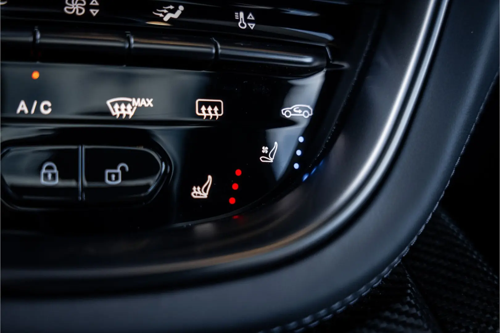 Aston Martin DBX 4.0 V8 707 - Panorama