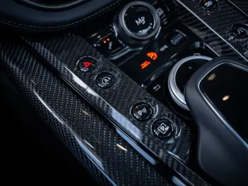 Aston Martin DBX 4.0 V8 707 - Panorama