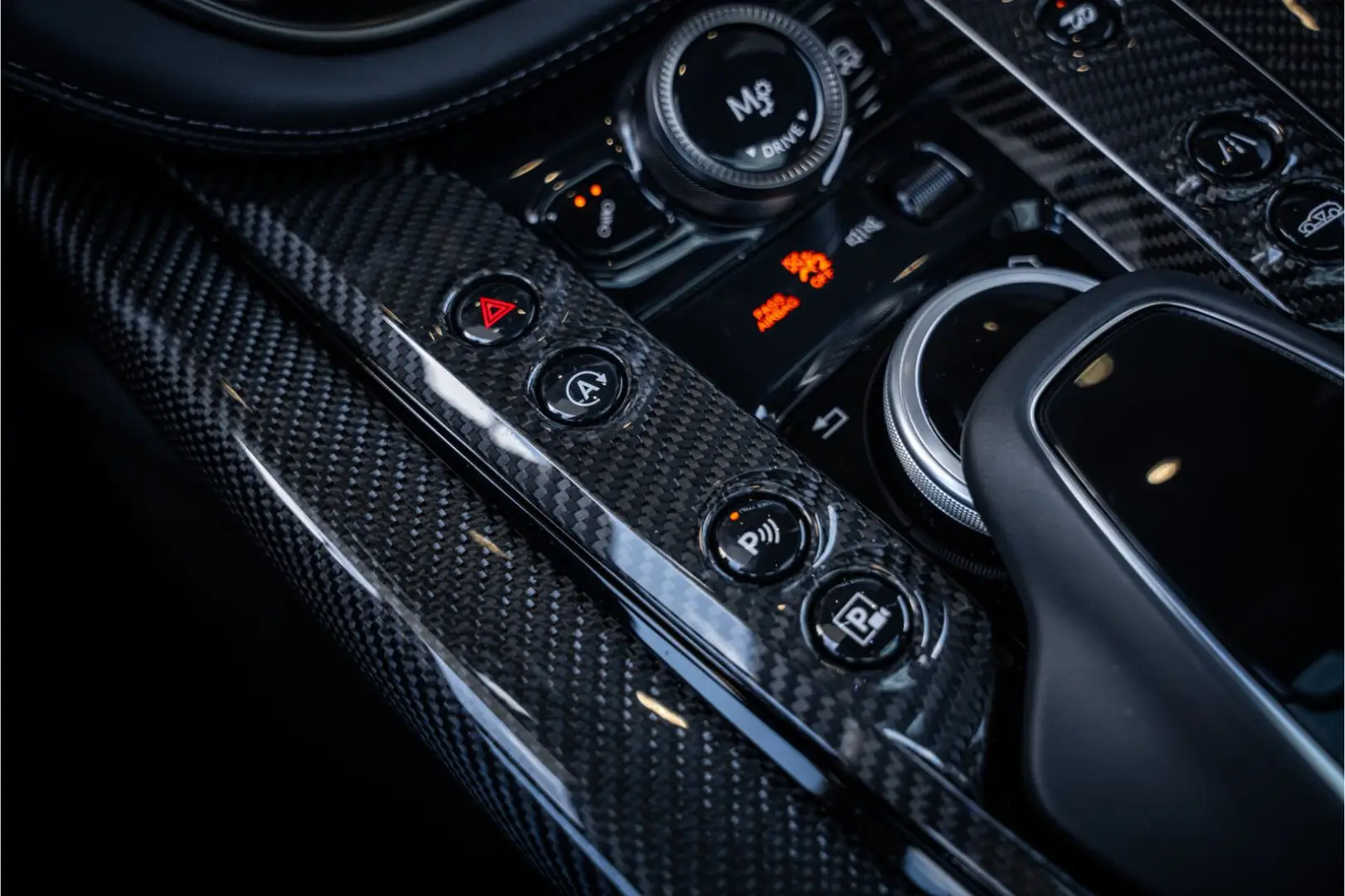 Aston Martin DBX 4.0 V8 707 - Panorama
