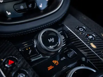Aston Martin DBX 4.0 V8 707 - Panorama