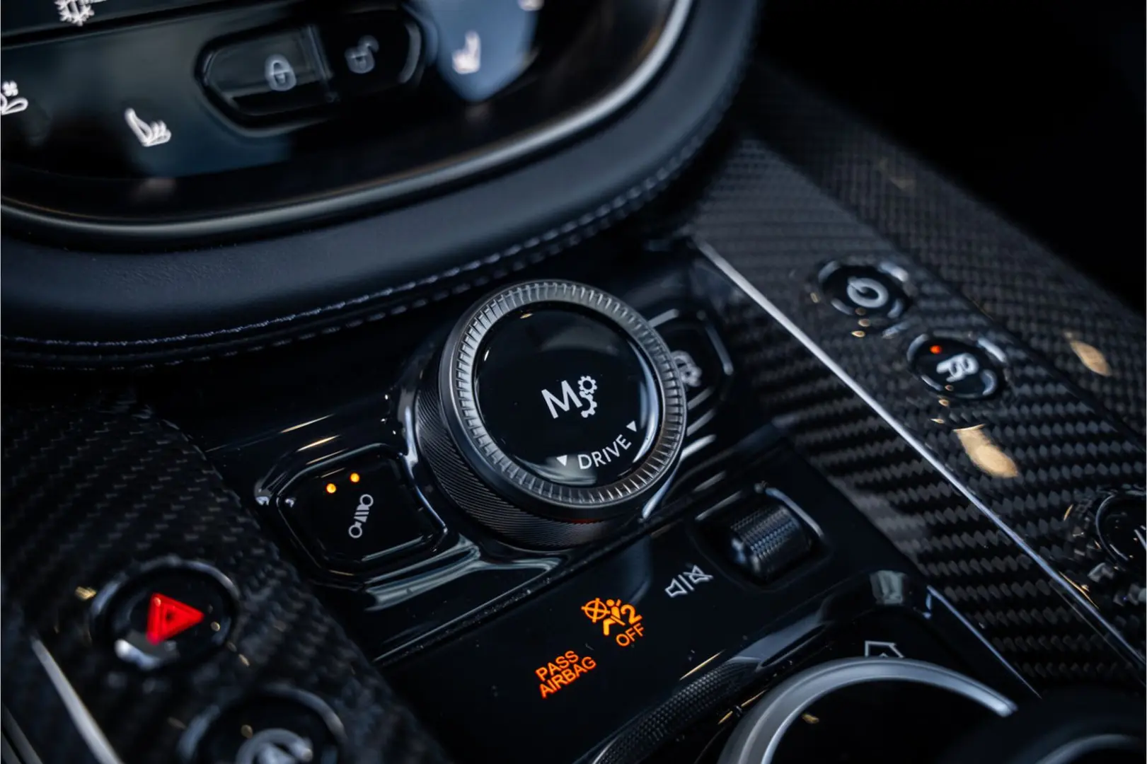 Aston Martin DBX 4.0 V8 707 - Panorama