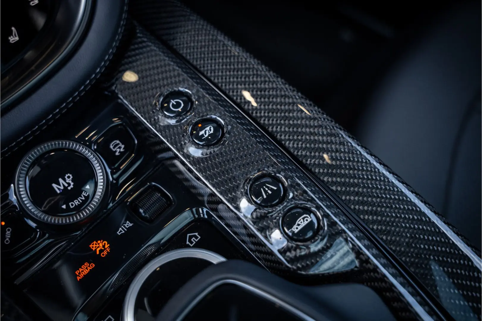 Aston Martin DBX 4.0 V8 707 - Panorama