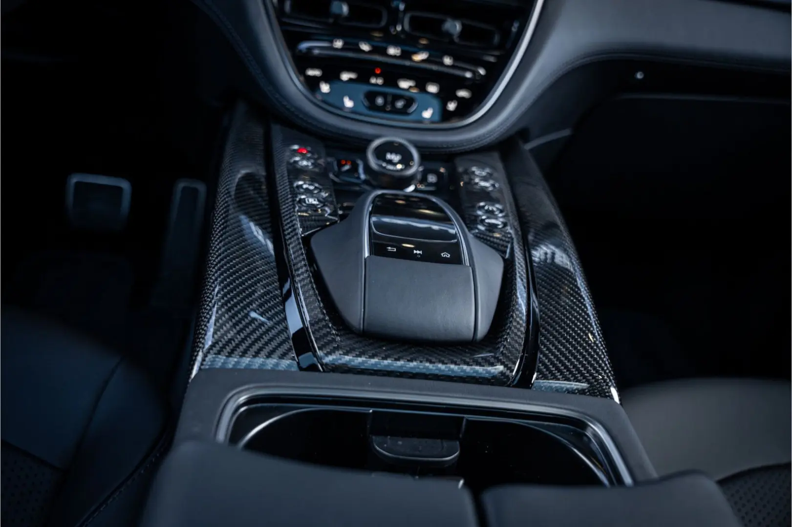 Aston Martin DBX 4.0 V8 707 - Panorama