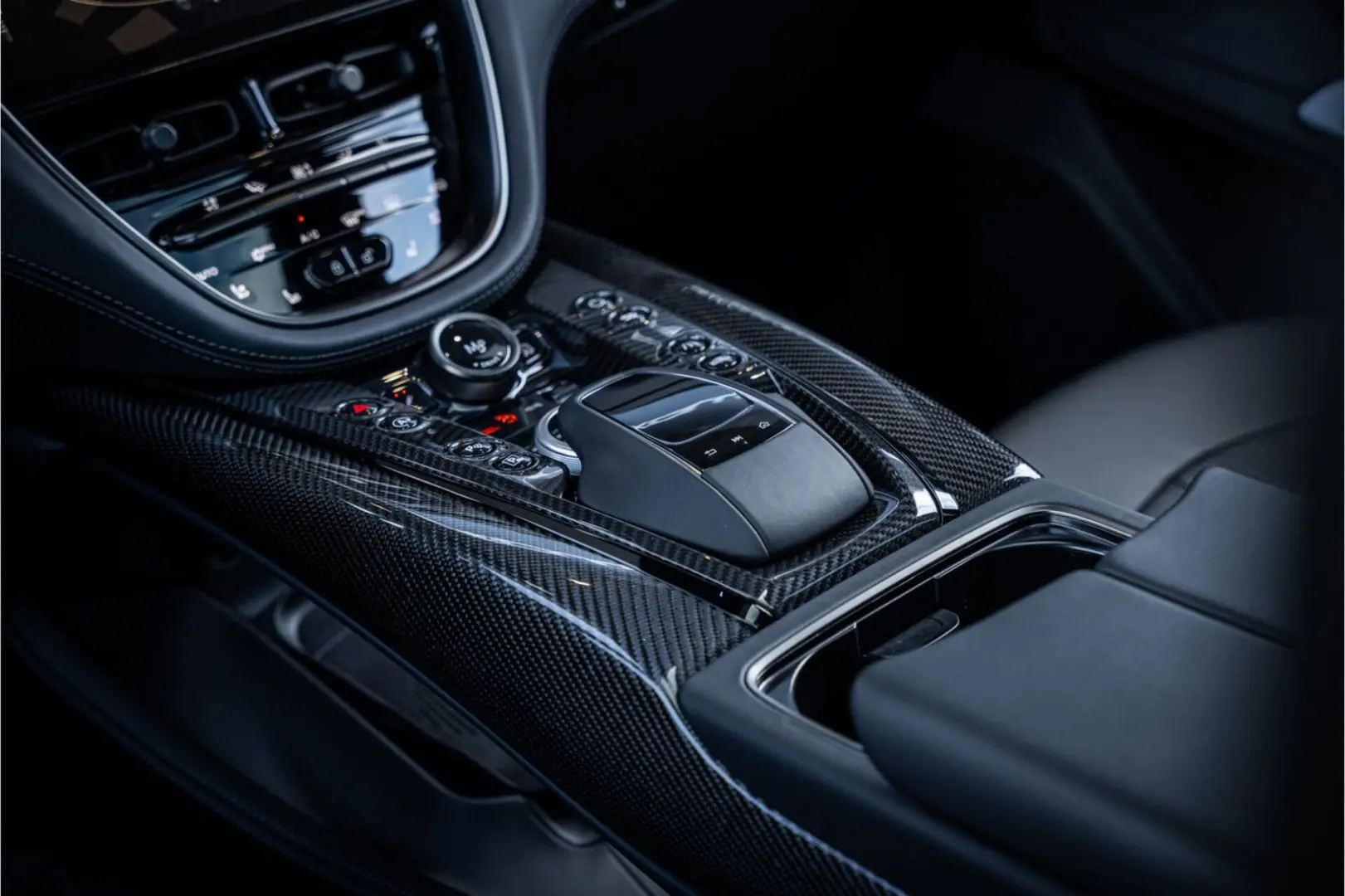 Aston Martin DBX 4.0 V8 707 - Panorama