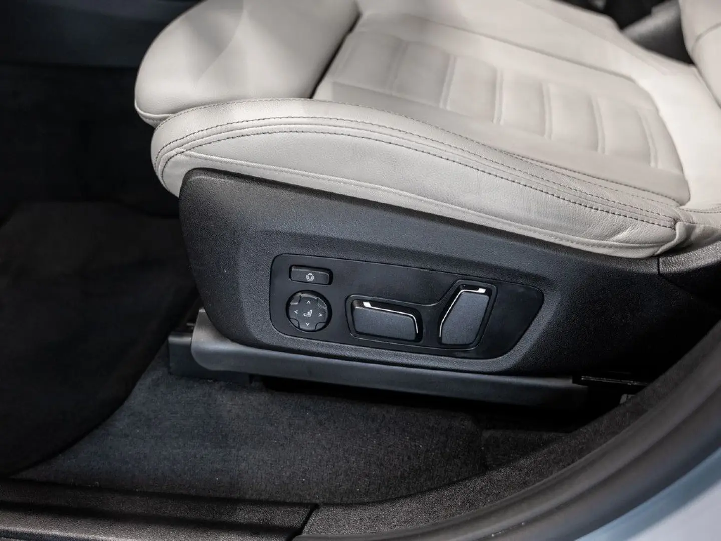 X3 xDrive 30i M-Sport FACEL. PANO AHK HUD 360