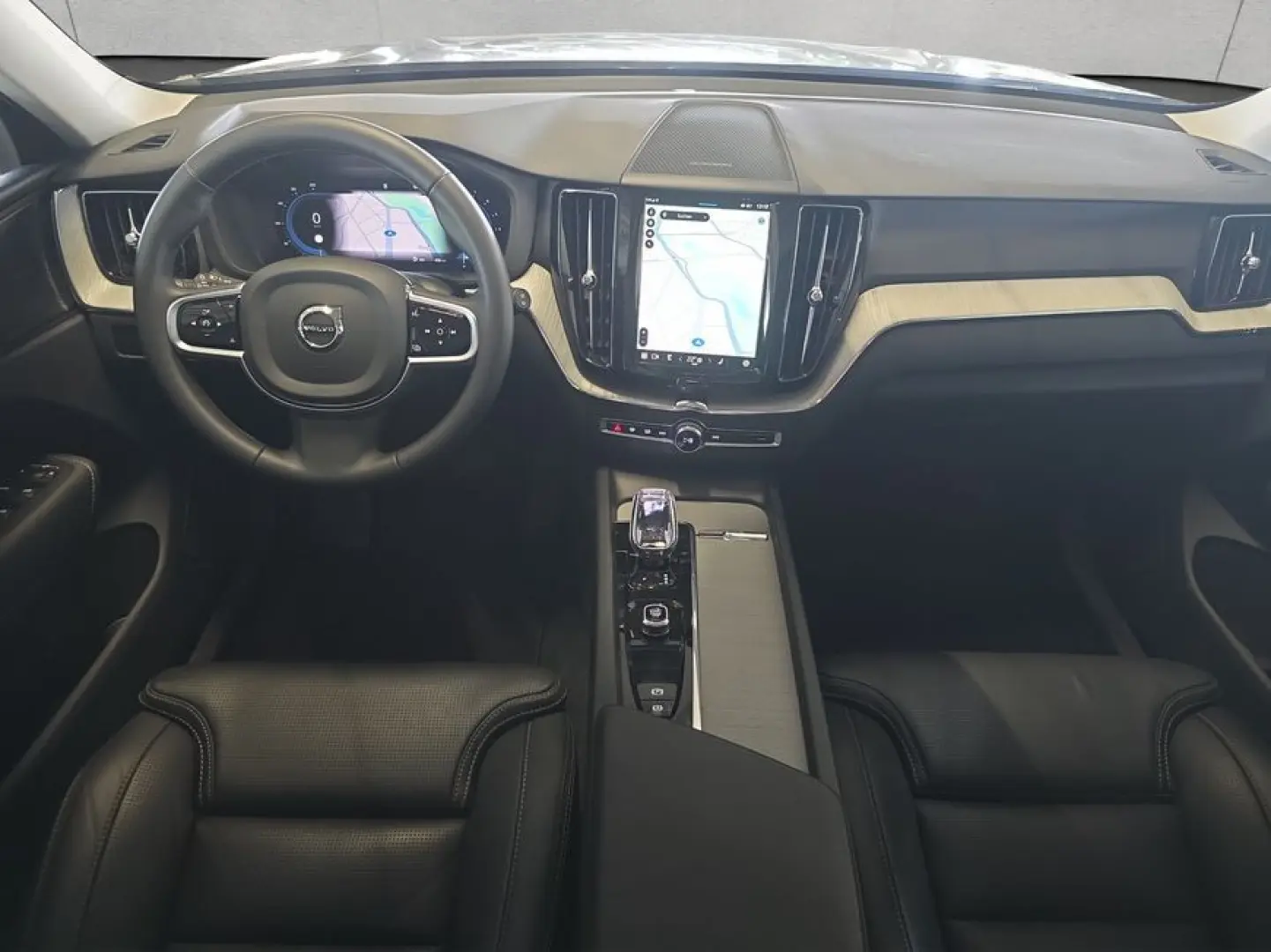 Volvo XC60 B5 B AWD Plus Dark