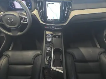 Volvo XC60 B5 B AWD Plus Dark