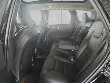 Volvo XC60 B5 B AWD Plus Dark