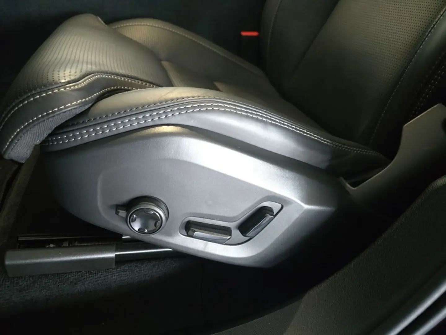 Volvo XC60 B5 B AWD Plus Dark