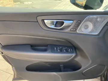 Volvo XC60 T8 Ultra Dark Plug-In Hybrid