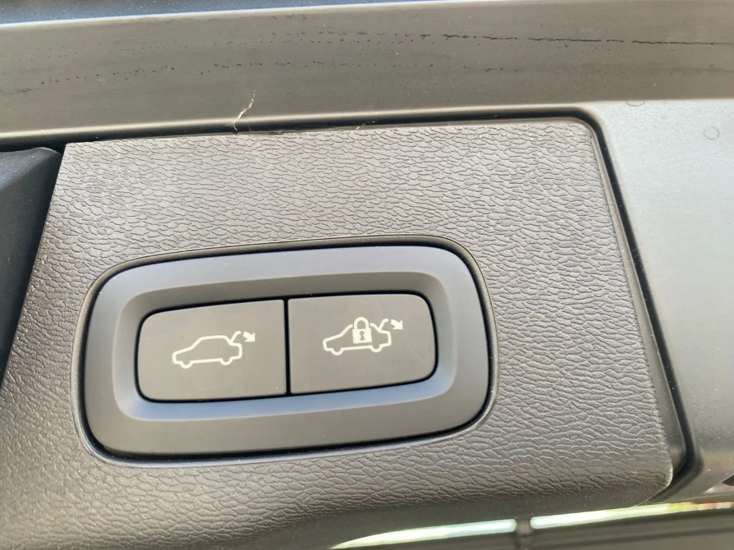 Volvo XC60 T8 Ultra Dark Plug-In Hybrid