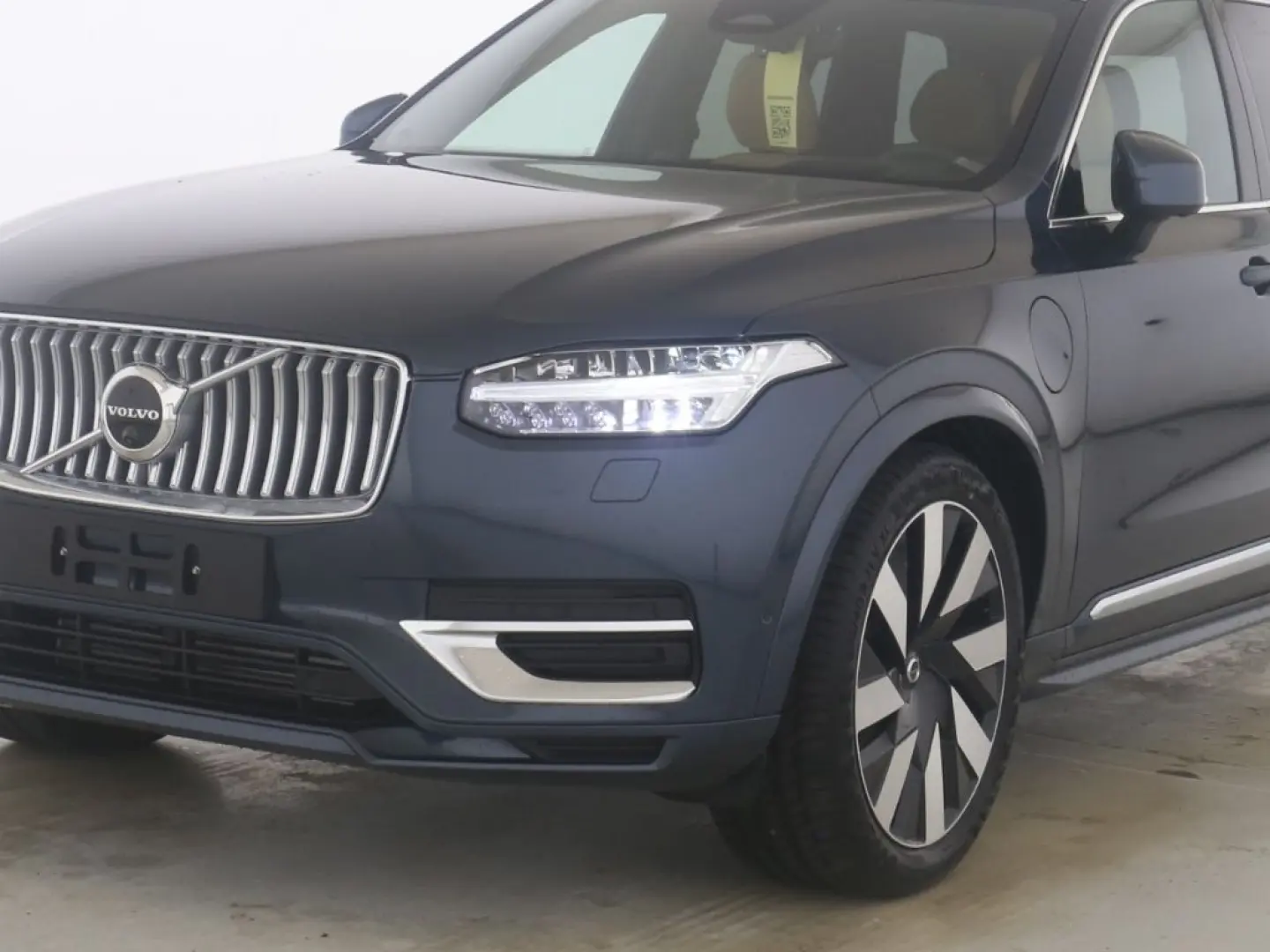 XC90 Plus Bright Recharge Plug-In Hybrid AWD T8