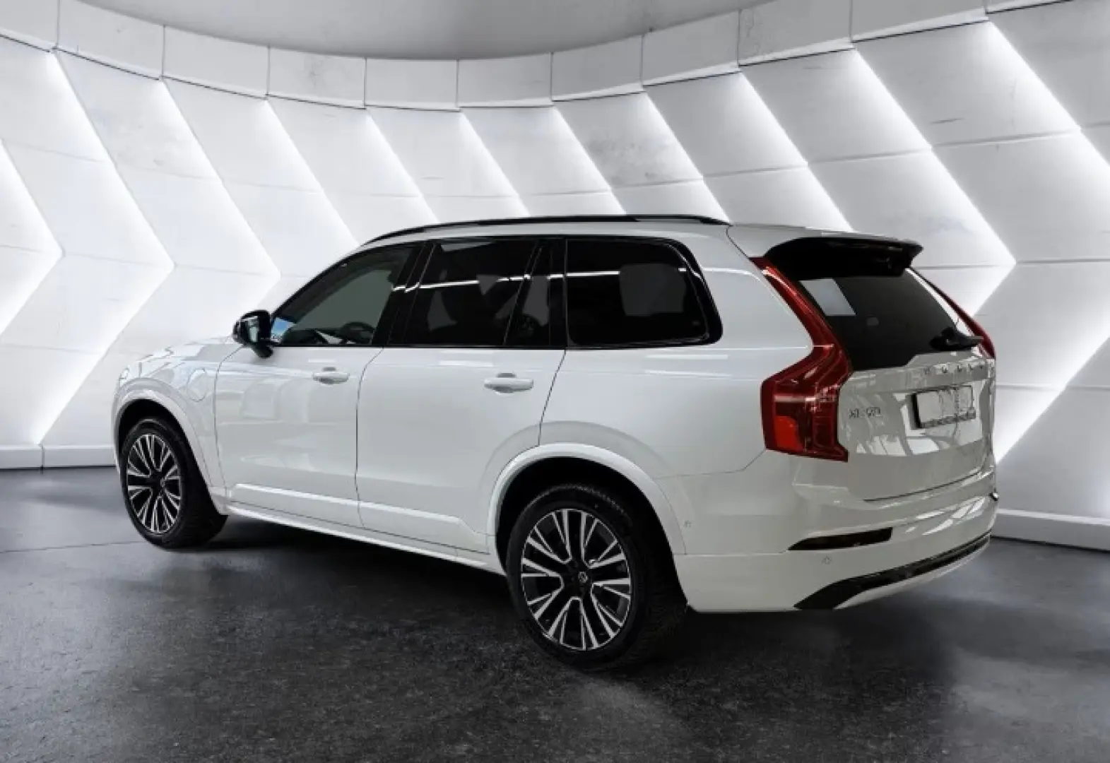 XC90 T8 AWD Plus Dark Plug-In ACC BLIS AHK H/K