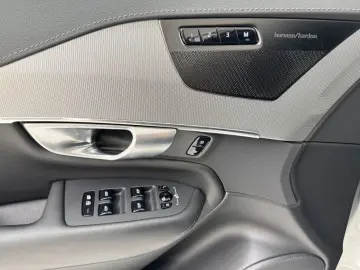 XC90 T8 AWD Plus Dark Plug-In ACC BLIS AHK H/K