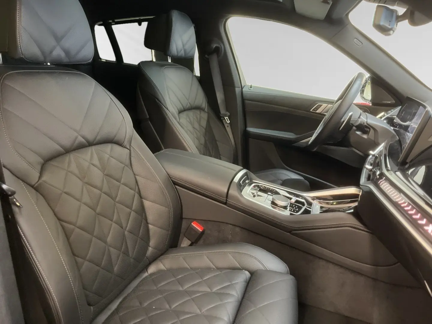 X6 xDr30d M Sp/SkyLounge/Massage/SoftClose/IconicG/360/AuxH