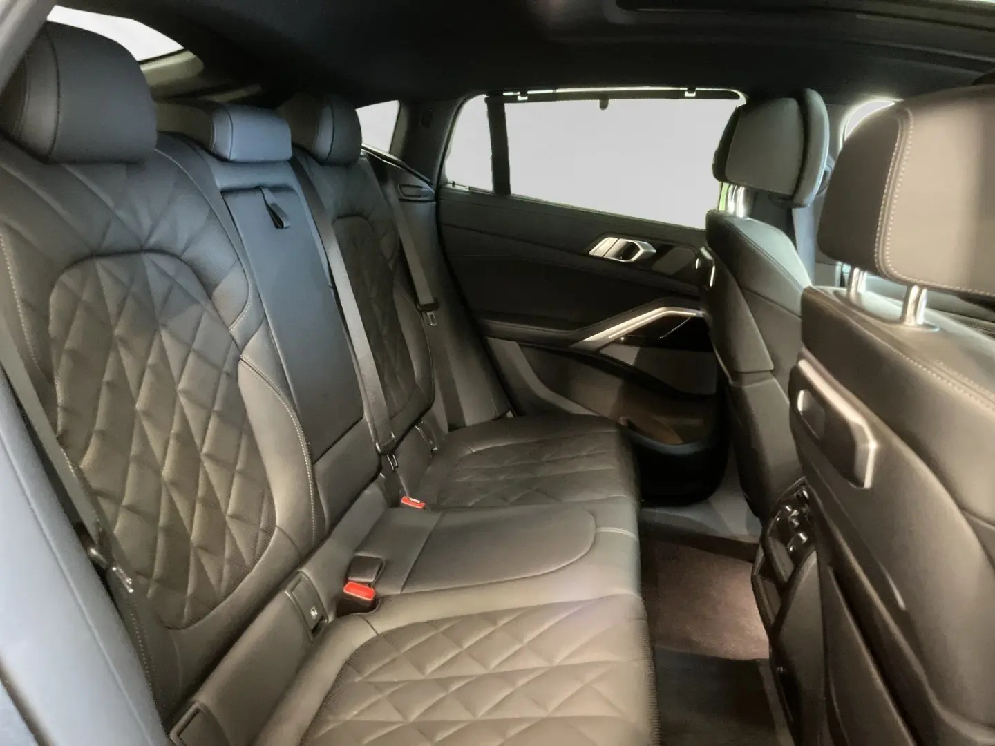 X6 xDr30d M Sp/SkyLounge/Massage/SoftClose/IconicG/360/AuxH