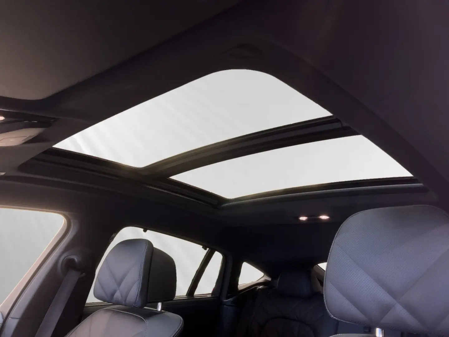 X6 xDr30d M Sp/SkyLounge/Massage/SoftClose/IconicG/360/AuxH